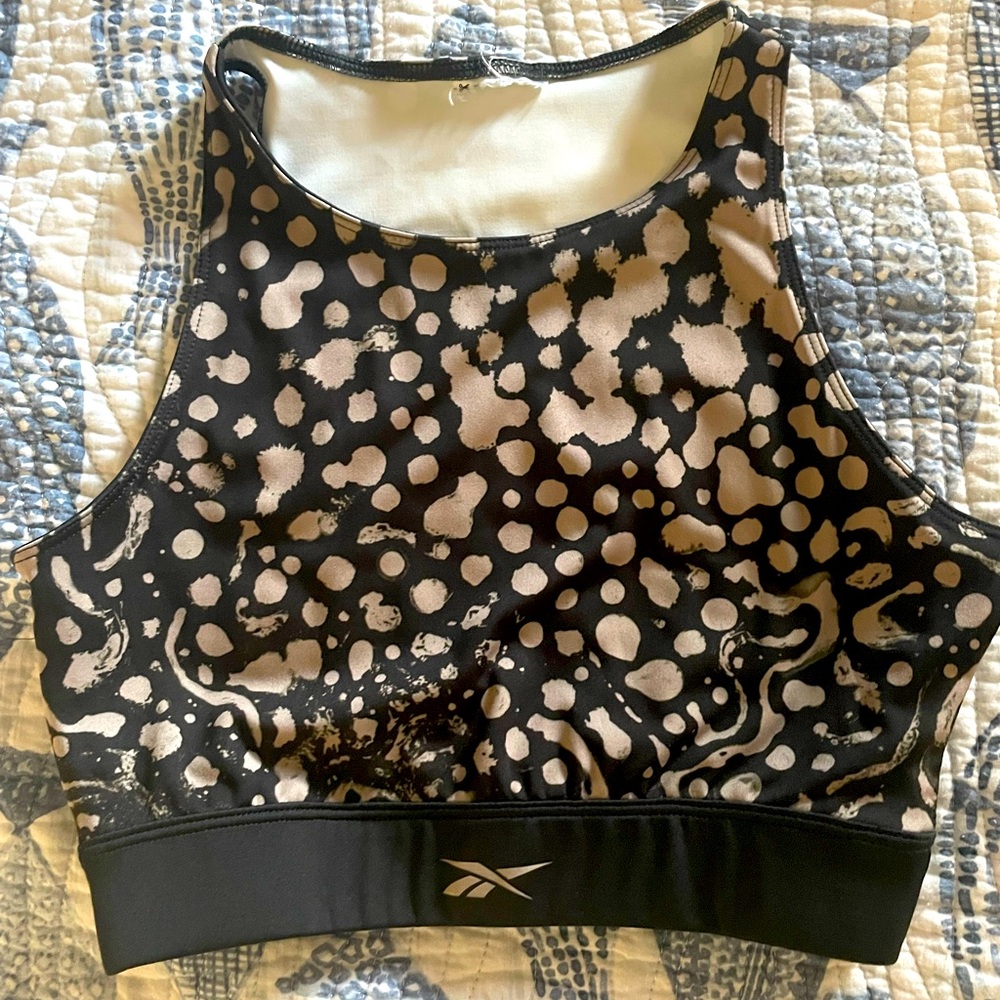 Reebok women’s sports bra. Size small. Great condition.